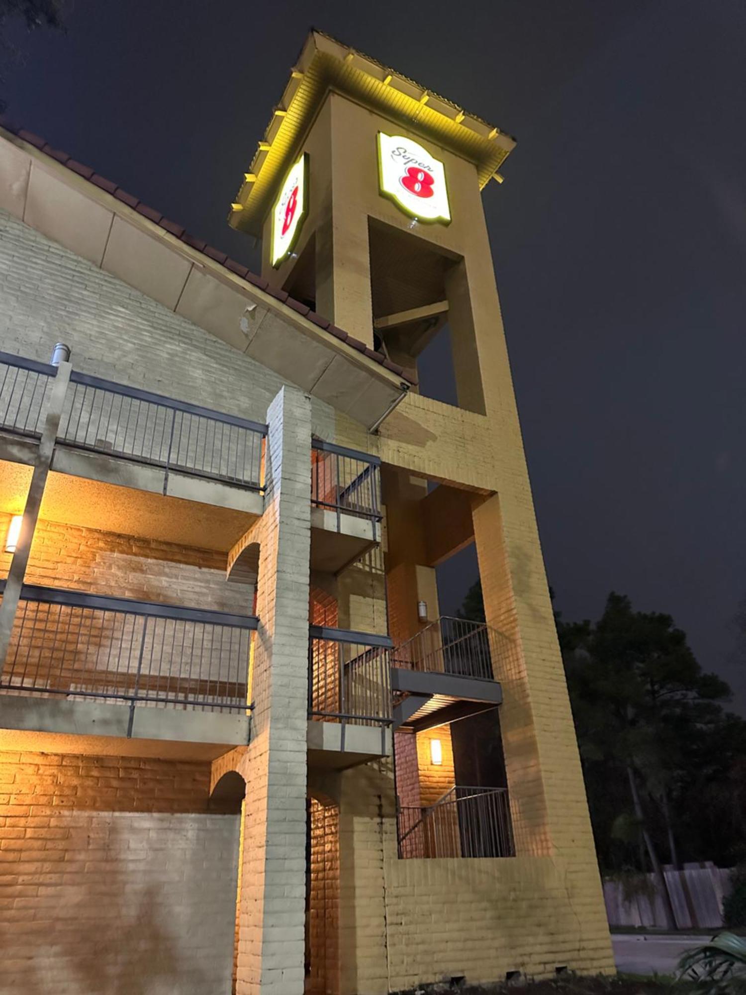 Super 8 By Wyndham The Woodlands North Exterior foto