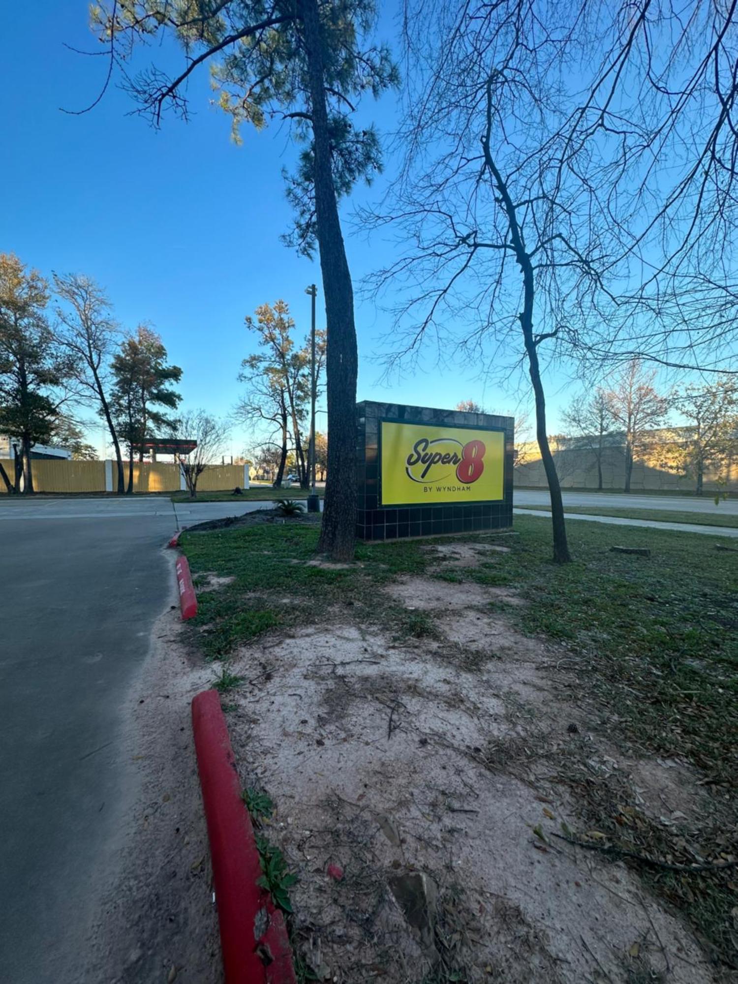 Super 8 By Wyndham The Woodlands North Exterior foto