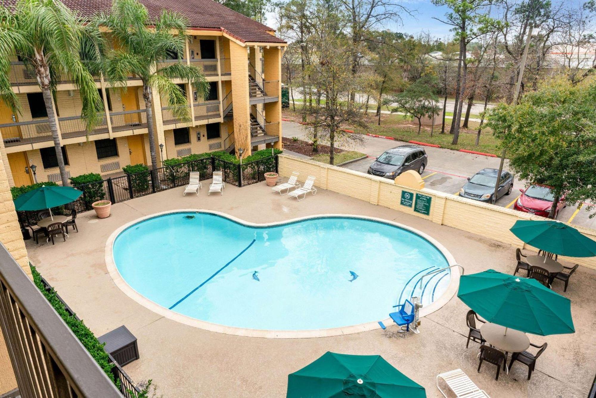 Super 8 By Wyndham The Woodlands North Exterior foto