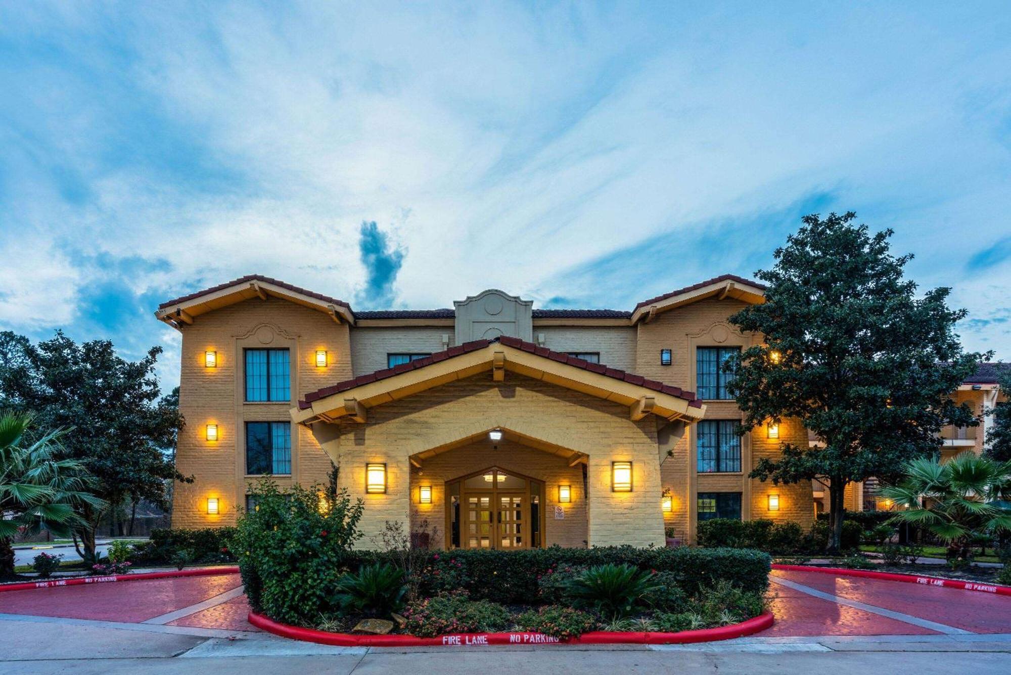 Super 8 By Wyndham The Woodlands North Exterior foto